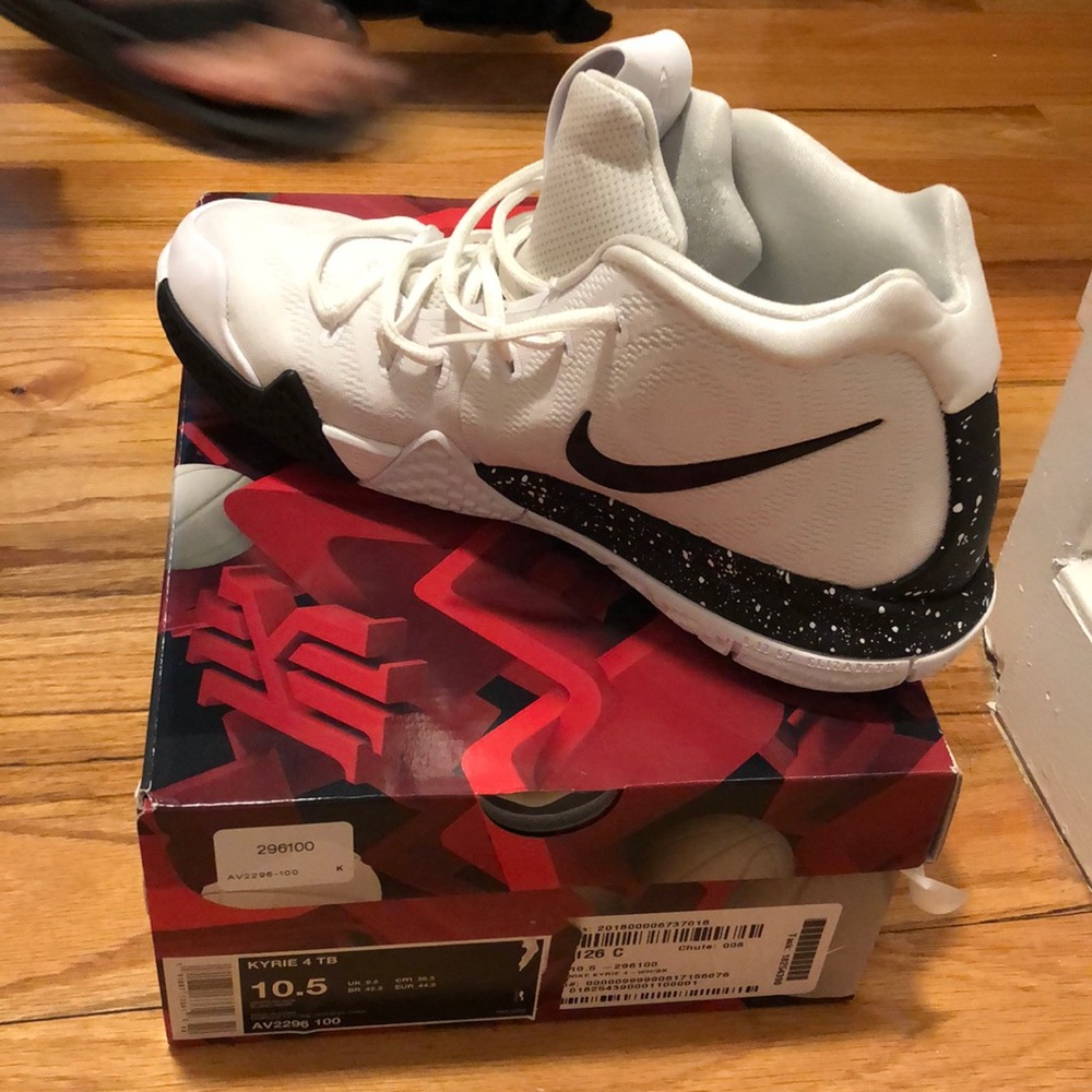 Nike Kyrie 4 TB